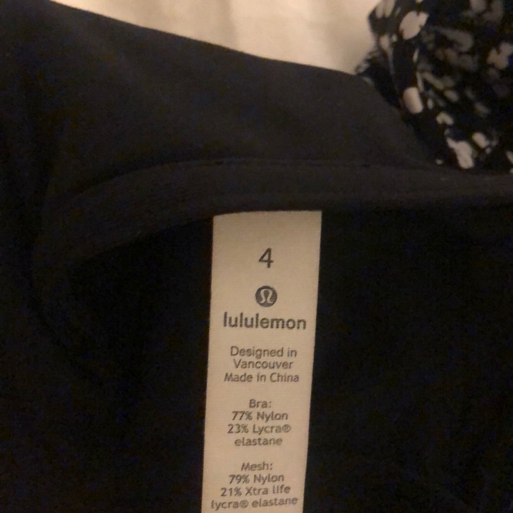 Lululemon sports bra size 4
